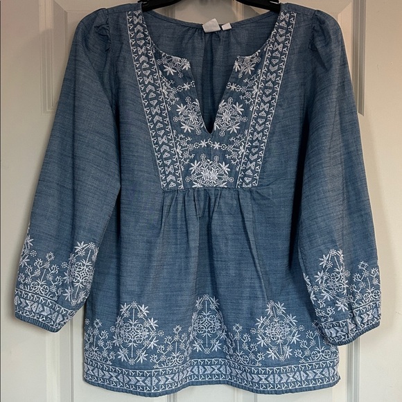 GAP Tops - GAP Chambray Shirt